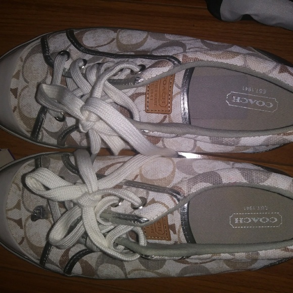 Coach shoes size 8 1/2 - Picture 1 of 3